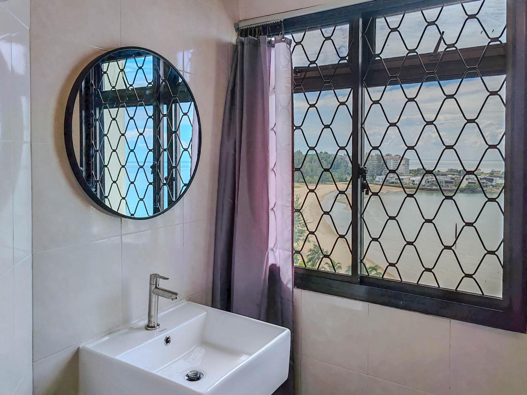 'Newly Refurbished' 'Sunny Seaview' At Regency With 2 Carpark By Shine Stay ポートディクソン エクステリア 写真